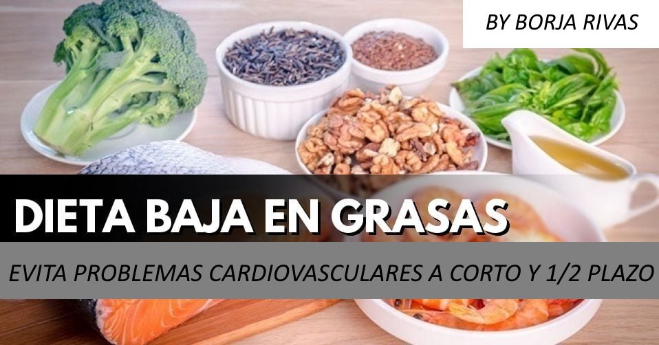 alimentos como el brócoli, los langostinos, las nueces, pimientos verdes colocados en recipientes y donde se lee también dieta baja en grasas, By Borja Rivas y evita problemas cardiovasculares a corto y 1/2 plazo