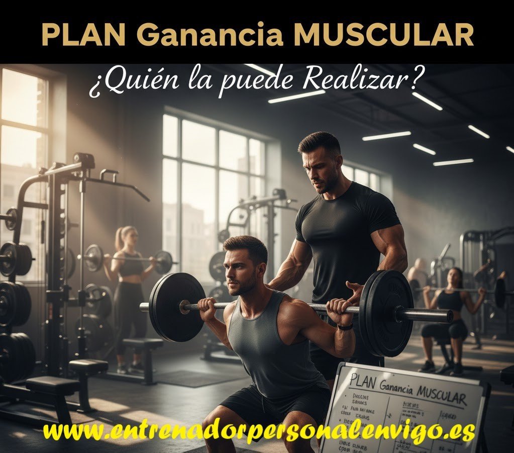 hombre realiza una sentadilla en un gimnasio y un entrenador personal le ayuda durante la realización del ejercicio